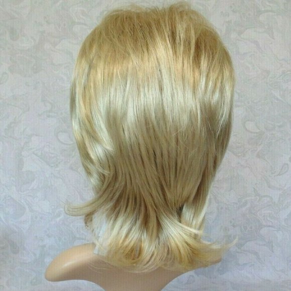 NEW Soft Silky Layered Shag Blonde Highlighted Wig